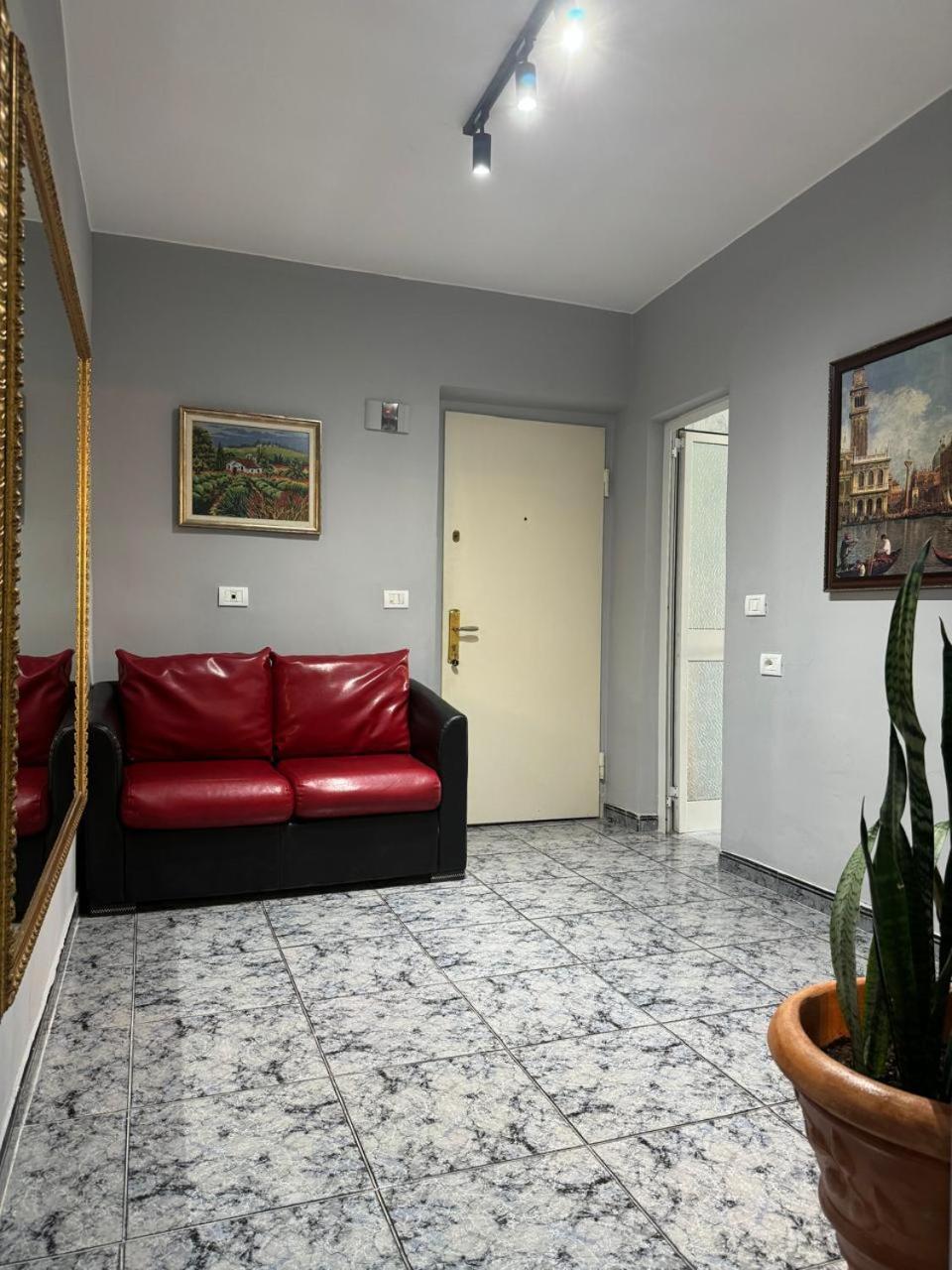 Your House In Тирана Екстер'єр фото